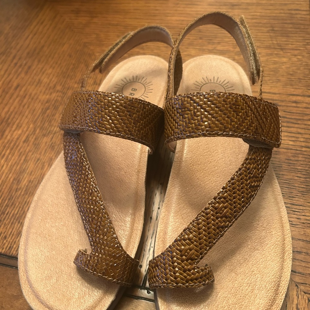 Brioso Dorado Leather Sandal NWT. Has velcro closure to adjust to your comfort.